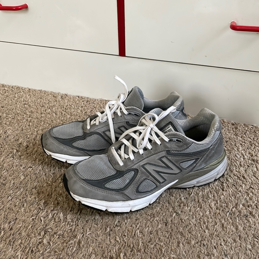 New Balance 990 v4